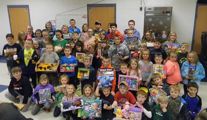 4-Hers donate to sheriff’s toy drive